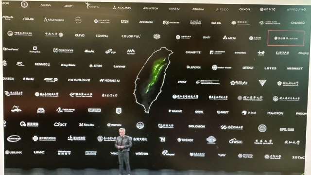 輝達執行長黃仁勳今天在台北國際電腦展 (COMPUTEX) 主題演講中秀出招牌供應鏈、合作夥伴名單。(擷取自直播)
