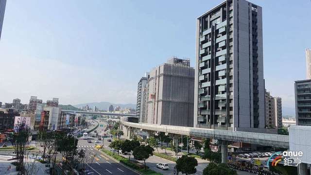 撕下「黑鄉」標籤 北市南港區平均房價10年飆漲逾4成。(鉅亨網記者張欽發攝)