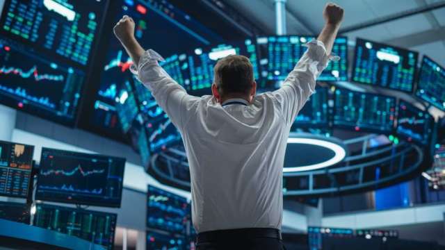 不甩穆迪降評！散戶逢低爆買美股 單日狂砸41億美元。(圖:shutterstock)