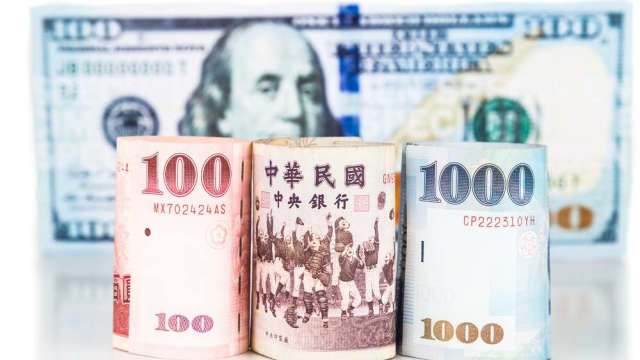 〈台幣〉美元續疲 520就職周年量能急凍小升收30.179元。(圖:shutterstock)