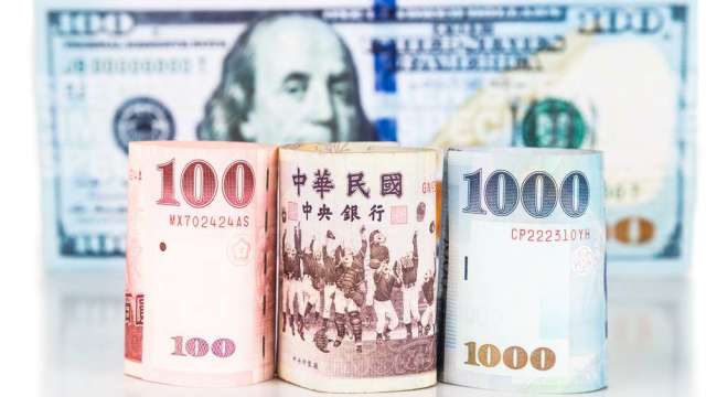 〈台幣〉美元指數跌破100 跟隨亞幣走強連2升收30.158元。(圖:shutterstock)