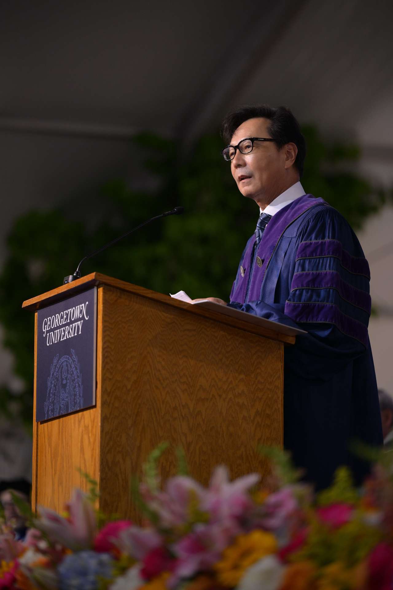富邦集團董事長蔡明忠榮獲美國喬治城大學(Georgetown University)名譽法學博士學位,並發表校友演說。