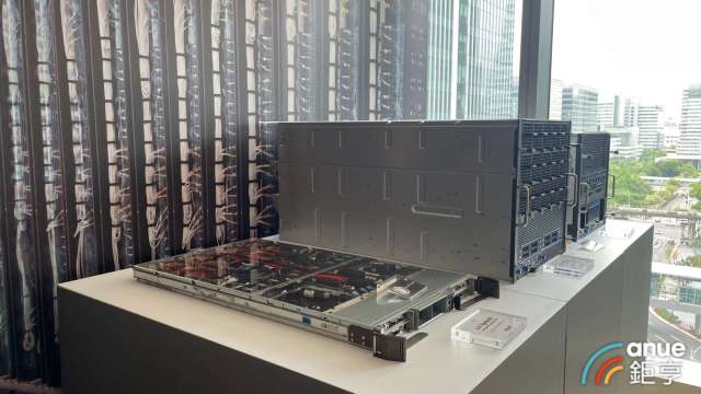 迎廣於COMPUTEX展出GB200、B200及B300。(鉅亨網記者劉玟妤攝)