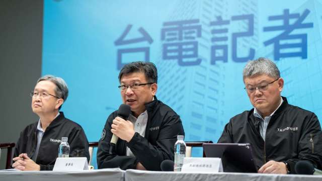 台電記者會由台電董事長曾文生主持,強調所有調度措施皆以相關法規及環保承諾進行。(圖:台電提供)