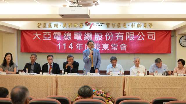 大亞董事長沈尚弘(中)。(圖:大亞提供)