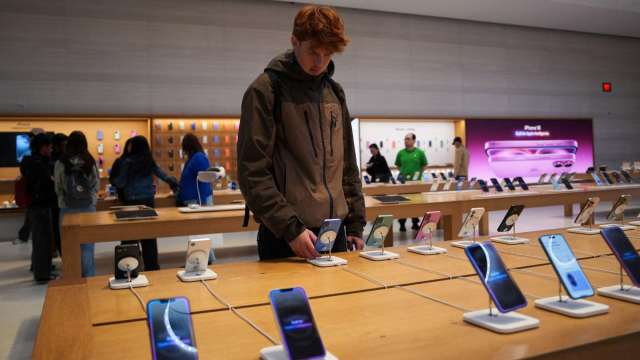 iPhone難回美國製造 分析師:蘋果寧願吸收關稅成本(圖:REUTERS/TPG)