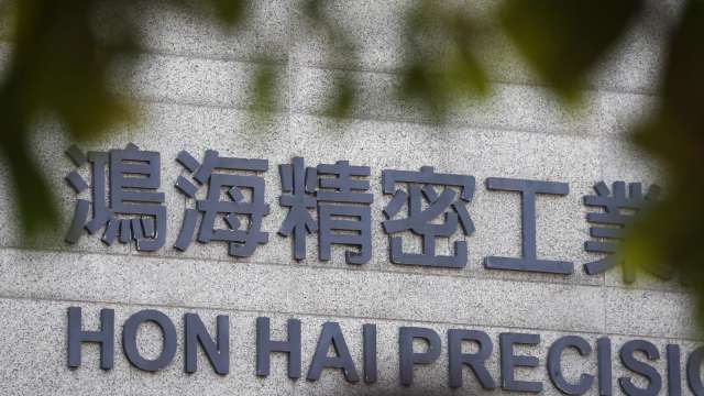 傳鴻海有意收購新加坡半導體封測廠UTAC。(圖:Shutterstock)