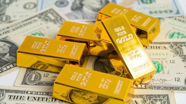 AI續燒黃金站穩3300 法人看4大利多推升金價再創新高。(圖: shutterstock)