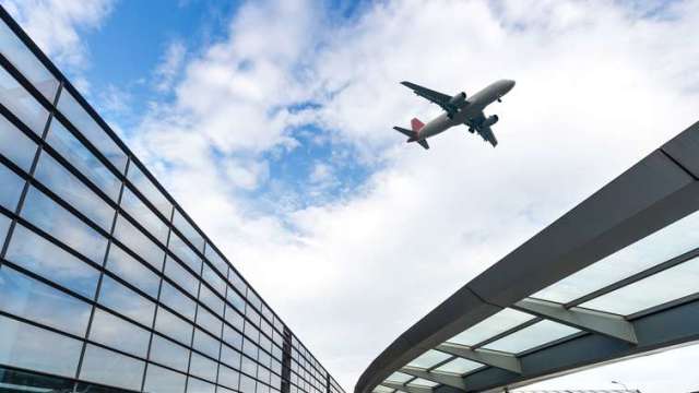 航空業快跟上!永續航空燃油(SAF)國家標準出爐 將強制列檢。(圖:shutterstock)