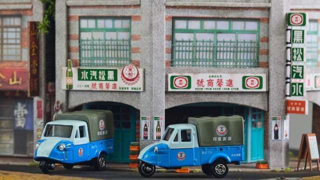 黑松攜手TOMICA打造「台灣黑松經典復刻運輸車」，將於7-ELEVEN限量開賣。(圖：黑松提供)