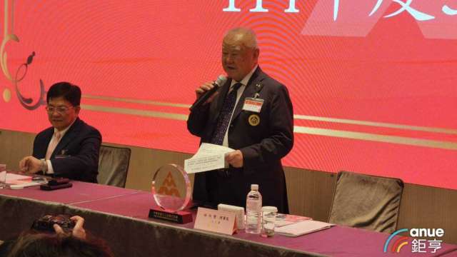 三三企業交流會理事長林伯豐(右1)。(鉅亨網資料照)