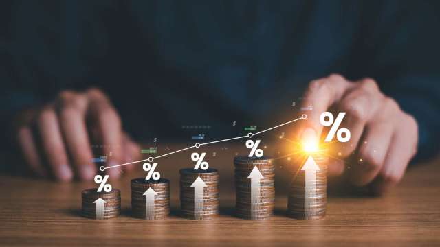 新台幣強升,華新6月盤價300系產品外銷每噸漲50美元。(圖:shutterstock)