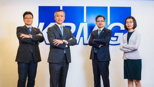 KPMG啟動「躍動大南方資產創新平台」,主席陳俊光(左二)、執行長施威銘(左三)率金融服務產業協同主持人陳世雄(左一)、亞太業務發展中心協同主持人廖月波(右一)等專業團隊。(圖:KPMG)