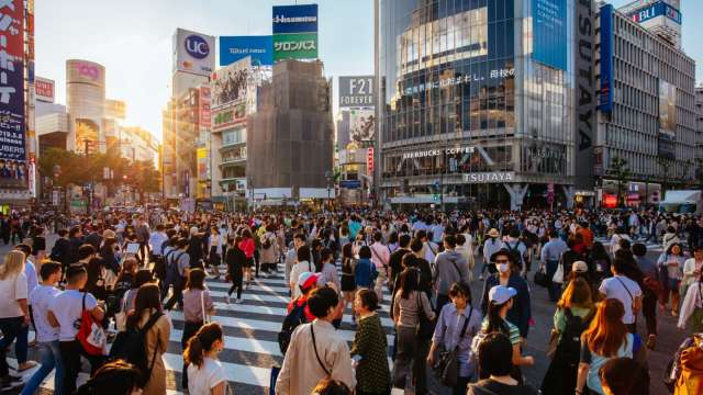 日本經濟再陷衰退,全球危機隱現(圖:Shutterstock)