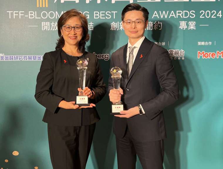 瀚亞投信人事異動,原任總經理王伯莉(左)升任董事長、行銷長暨法人高資業務長鄭立元(右)升任總經理,相關人事命令已經金管會核准。瀚亞投信/提供