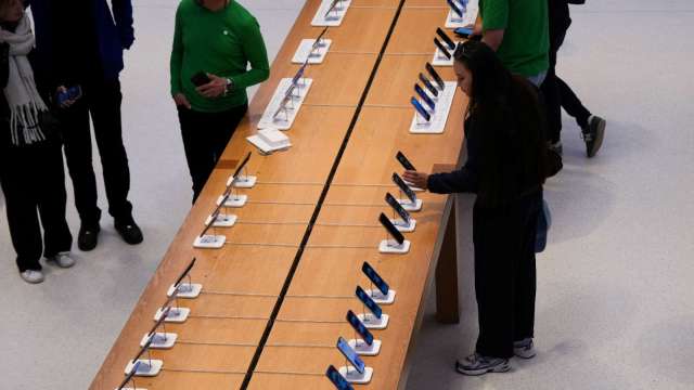 IDC下調今年智慧手機出貨預測 蘋果iPhone恐受關稅與補貼雙重打擊(圖:REUTERS/TPG)