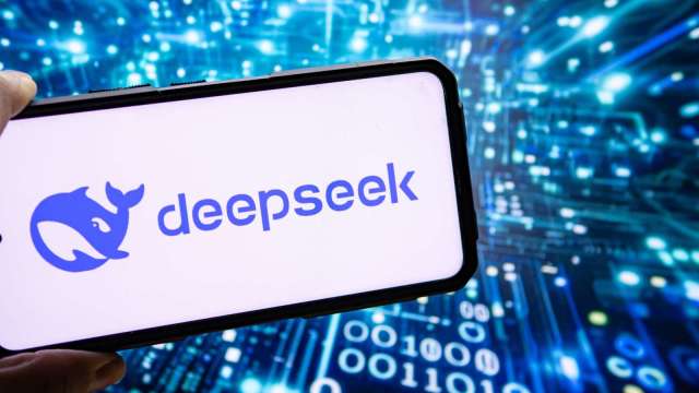 DeepSeek通過強化學習大幅提升模型表現,為算力資源不足的單位展示了一條明路。(圖:Shutterstock)