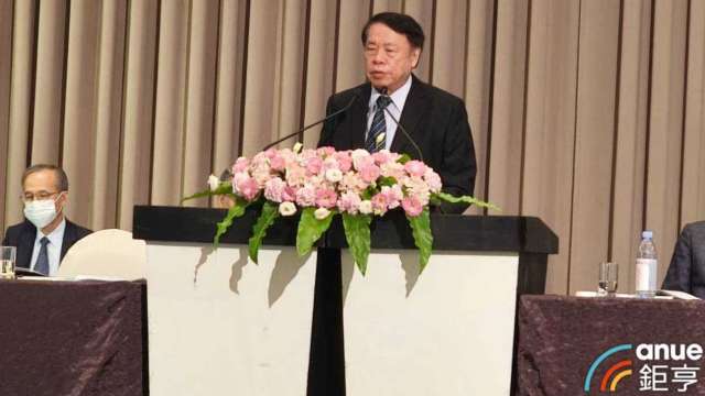台塑化董事長曹明(左2)。(鉅亨網資料照)