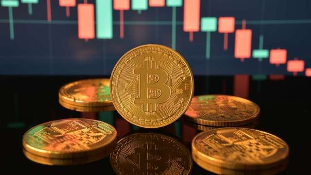 ARKB比特幣ETF宣布將1拆3 散戶入場機會來了。(圖:shutterstock)
