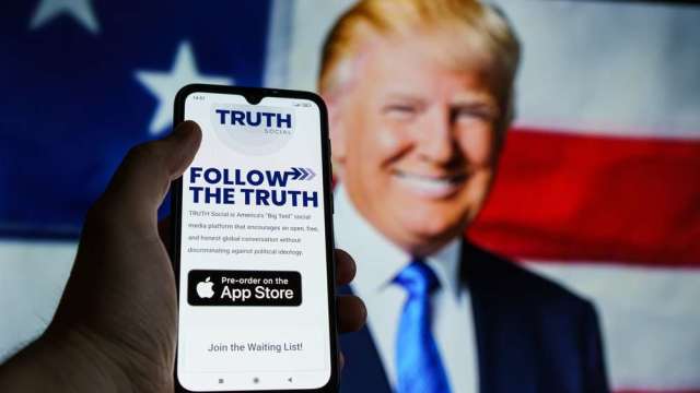 川普勢力進入幣圈 Truth Social比特幣ETF申請上市。(圖:shutterstock)