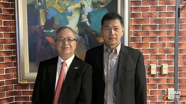 左起為飛捷董事長林大成、總經理徐嘉宏。(鉅亨網記者彭昱文攝)