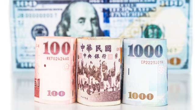 〈台幣〉亞幣走勢不同調 終止連3貶又升回29字頭。(圖:shutterstock)
