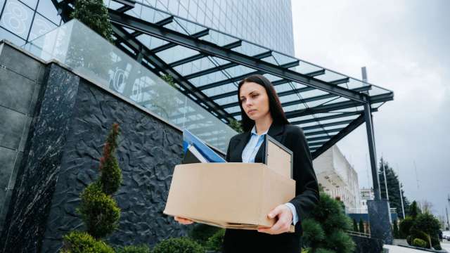 美國初次申請失業救濟金人數攀升至10月以來新高,顯示就業市場正面臨降溫壓力。