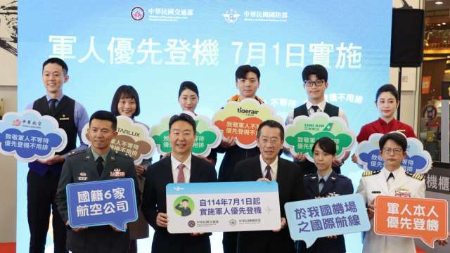 國航7月推軍人國際線優先登機,交長:未來考量納入軍眷。(圖:民航局提供)
