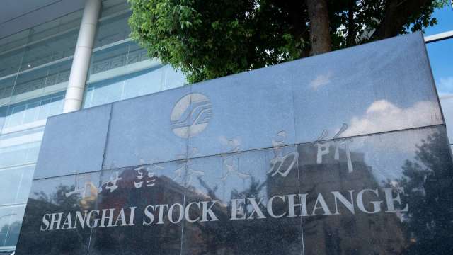 〈陸股盤後〉三大指數漲跌互見 滬指量縮小漲0.04% 連4日走漲 (圖:Shutterstock)
