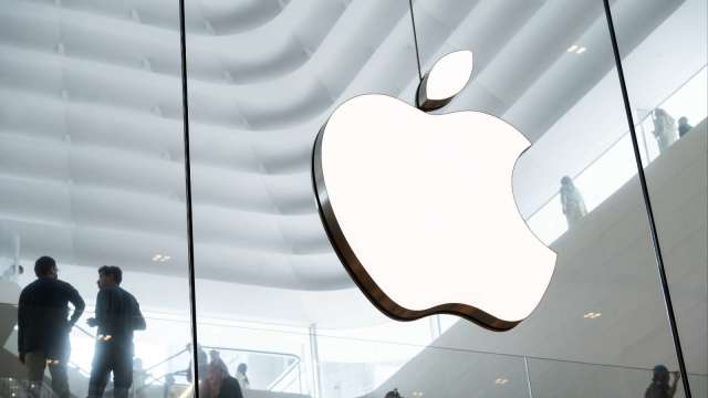 蘋果公司甫揭露 Siri 更新推遲的消息,股價瞬間下跌超過 2.5%。(圖:Shutterstock)