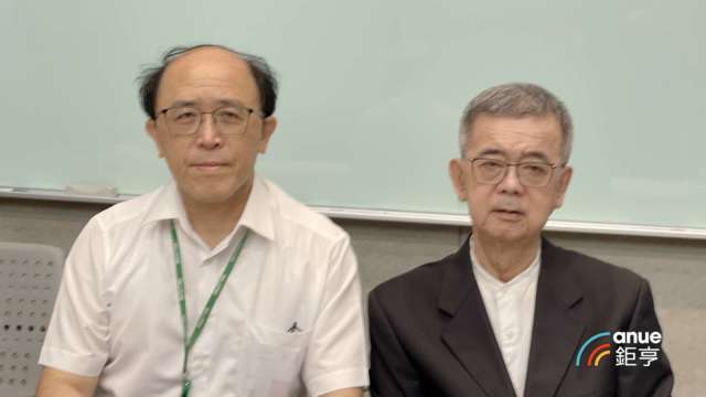 統振董事長陳敦仁(右)及總經理何明哲。(鉅亨網記者張欽發攝)