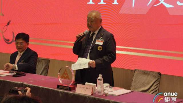 台玻董事長林伯豐(左1)。(鉅亨網資料照)