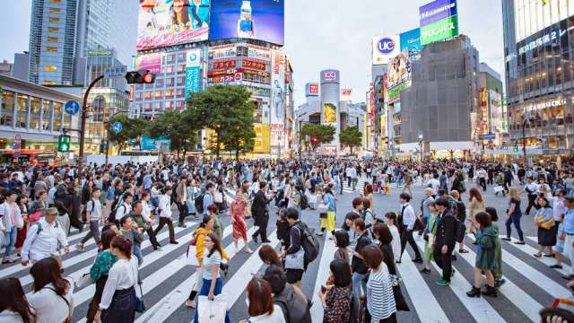 減輕國民負擔 日本政府盯上觀光客荷包!擬取消購物免稅。(圖:shutterstock)
