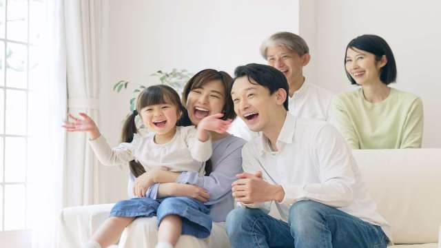 圖說:元大人壽推出「元元豐收」系列投資型保險商品,很適合中壯年三明治族作為參與市場投資及建構家庭防護網之運用。圖片:元大人壽提供