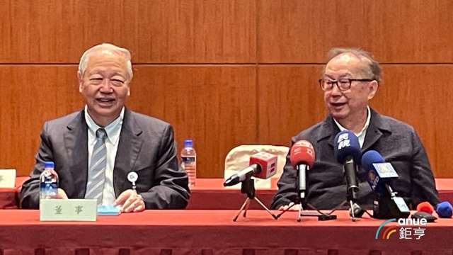 廣達董事長林百里(右)、副董事長梁次震(左)。(鉅亨網記者劉玟妤攝)