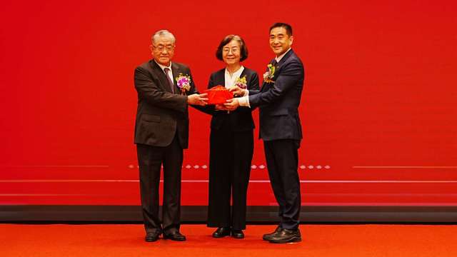 百年金融傳承 華南金控副董事長林明成正式交棒林知延。(圖:華南金提供)