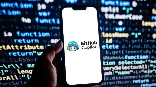 GitHub執行長Dohmke表示,AI工具雖然降低創業門檻,但新創要做大還是需要技術團隊。(圖:Shutterstock)