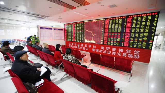 美國曾考慮擴大對中科技出口管制,三大指數走低。(圖:Shutterstock)