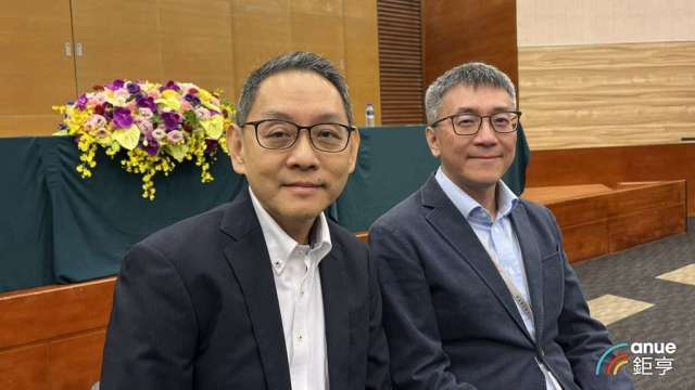 左起為華新科董事長焦佑衡、總經理曾明燦。(鉅亨網記者彭昱文攝)