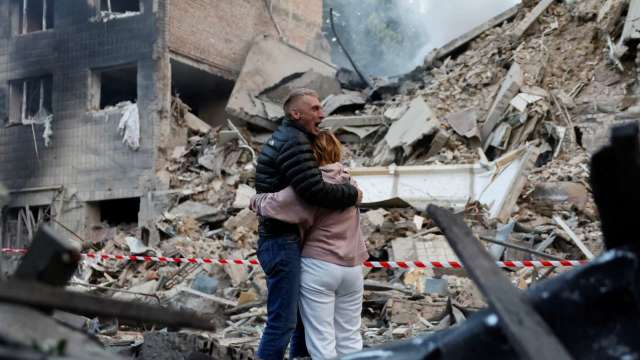 俄軍發射440架無人機、32枚飛彈狂炸 基輔歷經「地獄之夜」。(圖:REUTERS/TPG)