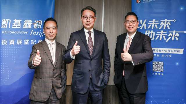 圖說:「凱基鑫觀點 」投資展望記者會,由凱基投顧董事長朱晏民(中)、凱基證券財富管理處主管阮建銘(右)、凱基香港首席投資總監梁啟棠聯手分析下半年投資展望與資產配置策略。