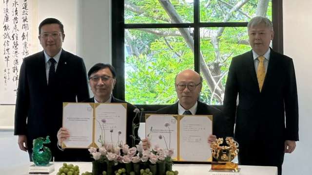 陽明子公司承攬高雄70號碼頭續簽20年,持續深耕近洋貨櫃業務。(圖:高雄港公司提供)
