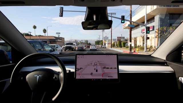 德州議員呼籲特斯拉延後Robotaxi服務 以配合新法規上線(圖:shutterstock)