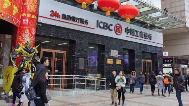 中國銀行存款利率集體跌入「1字頭」!年中壓力劇增 監管劃定紅線(圖:shutterstock)