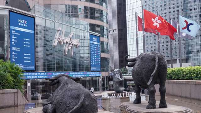 恒指反彈走高 保險股及內銀股強勢 黃金股下挫(圖:shutterstock)