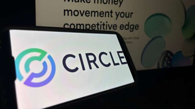 穩定幣龍頭Circle狂拉逾20%衝破240美元 續創歷史新高 (圖:shutterstock)