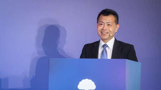 國泰世華銀行首席經濟學家林啟超於《2025 下半年全球投資趨勢論壇》專題演講。(圖:國泰世華提供)