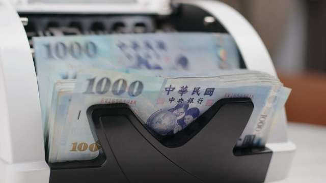 新台幣飆破29元整數關卡,躍今年來亞洲表現最佳貨幣。(圖:Shutterstock)