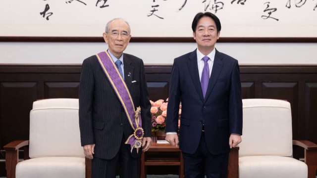 總統賴清德(右)、「日本台灣交流協會」前會長大橋光夫(右)。(圖:總統府提供)