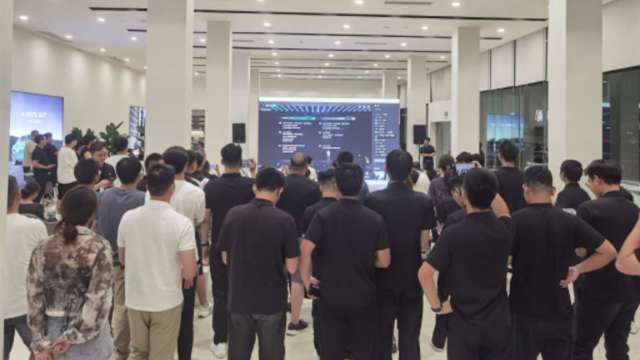 小米門市出現營銷怪象，多地已現YU7轉手訂單。（圖：第一財經）